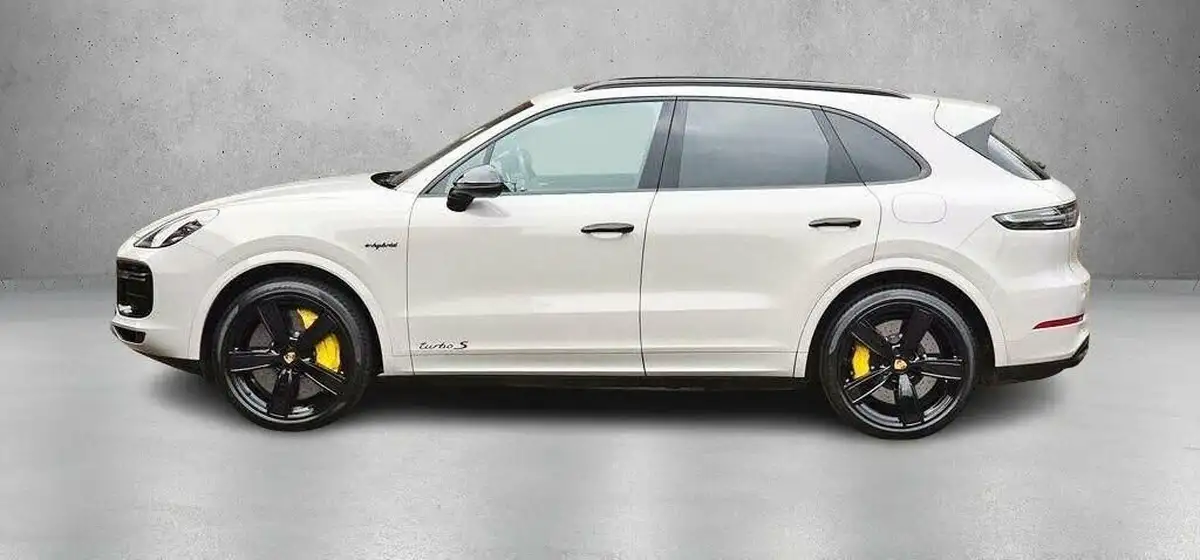 2020-porsche-cayenne-40-v8-turbo-s-e-hybrid-station-wagon-big-3