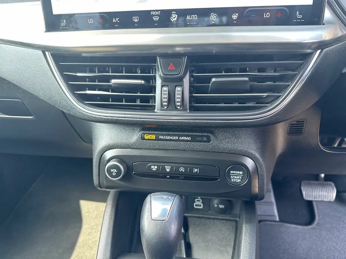2022-ford-focus-10t-titanium-125ps-hybrid-mhev-hatchback-powershift-big-21