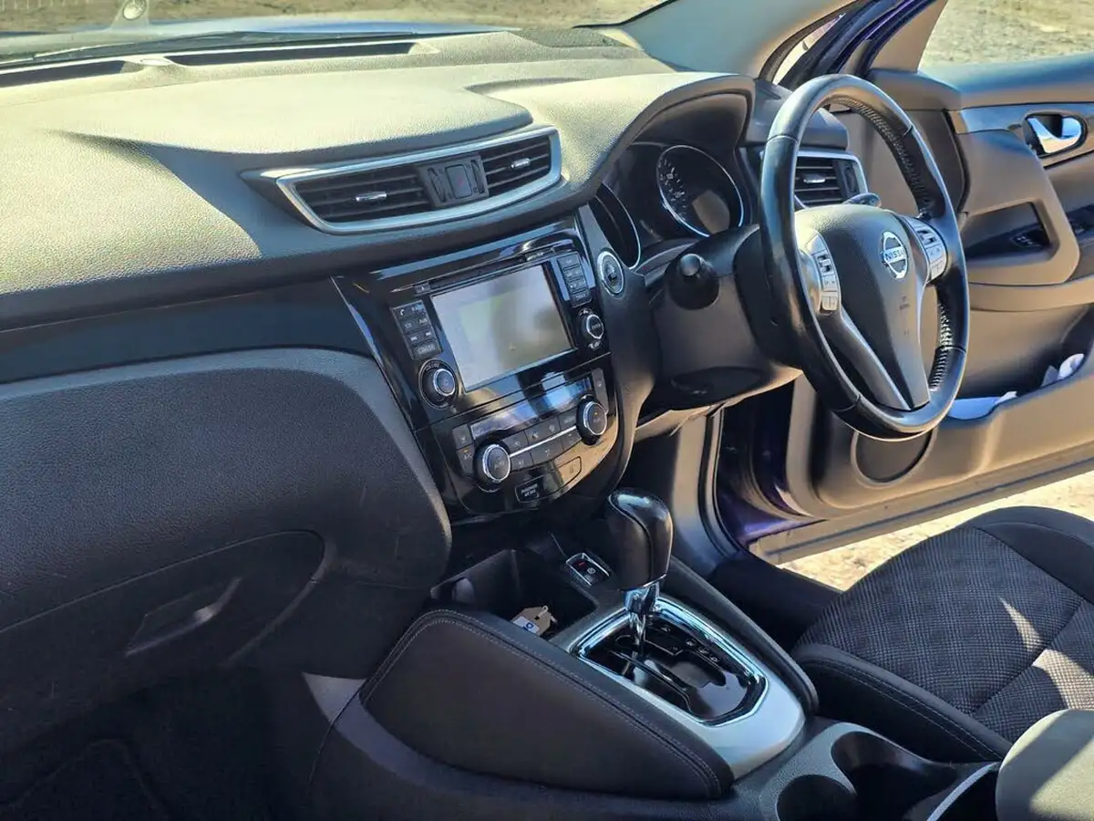 2016-nissan-qashqai-12-dig-t-n-connecta-xtronic-cvt-big-24