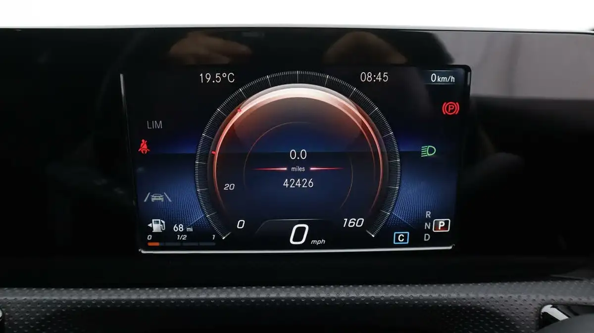 2020-mercedes-benz-a-class-15d-a180d-amg-line-saloon-4d-7g-dct-big-10