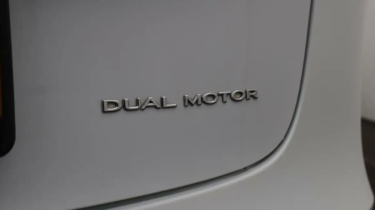 2021-tesla-model-3-e-long-range-awd-big-21