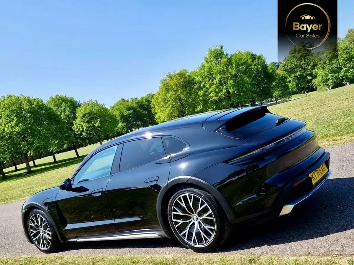 2021-porsche-taycan-e-4-cross-turismo-big-26