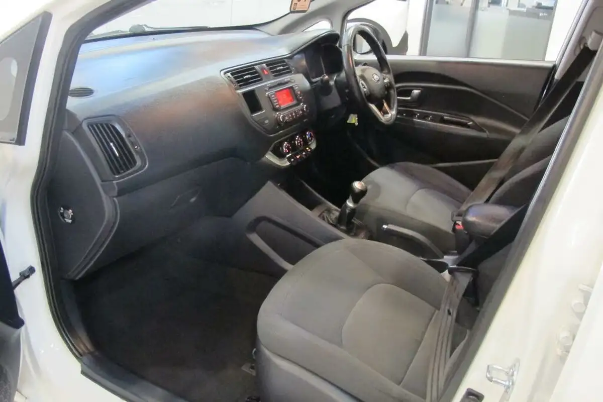 2012-kia-rio-125-2-5d-big-2