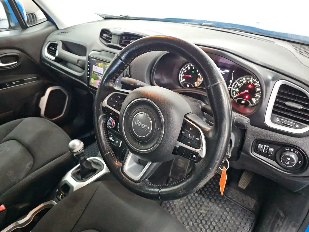 2015-jeep-renegade-14-longitude-big-10