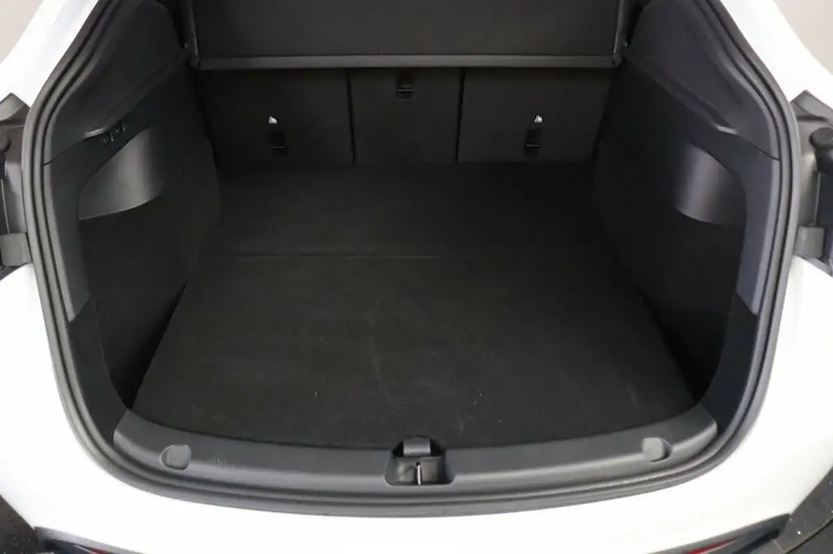2024-tesla-model-y-e-rwd-big-12