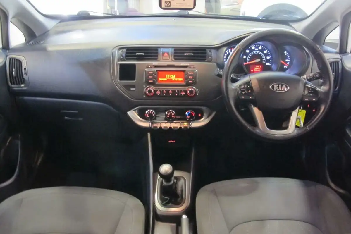 2012-kia-rio-125-2-5d-big-28