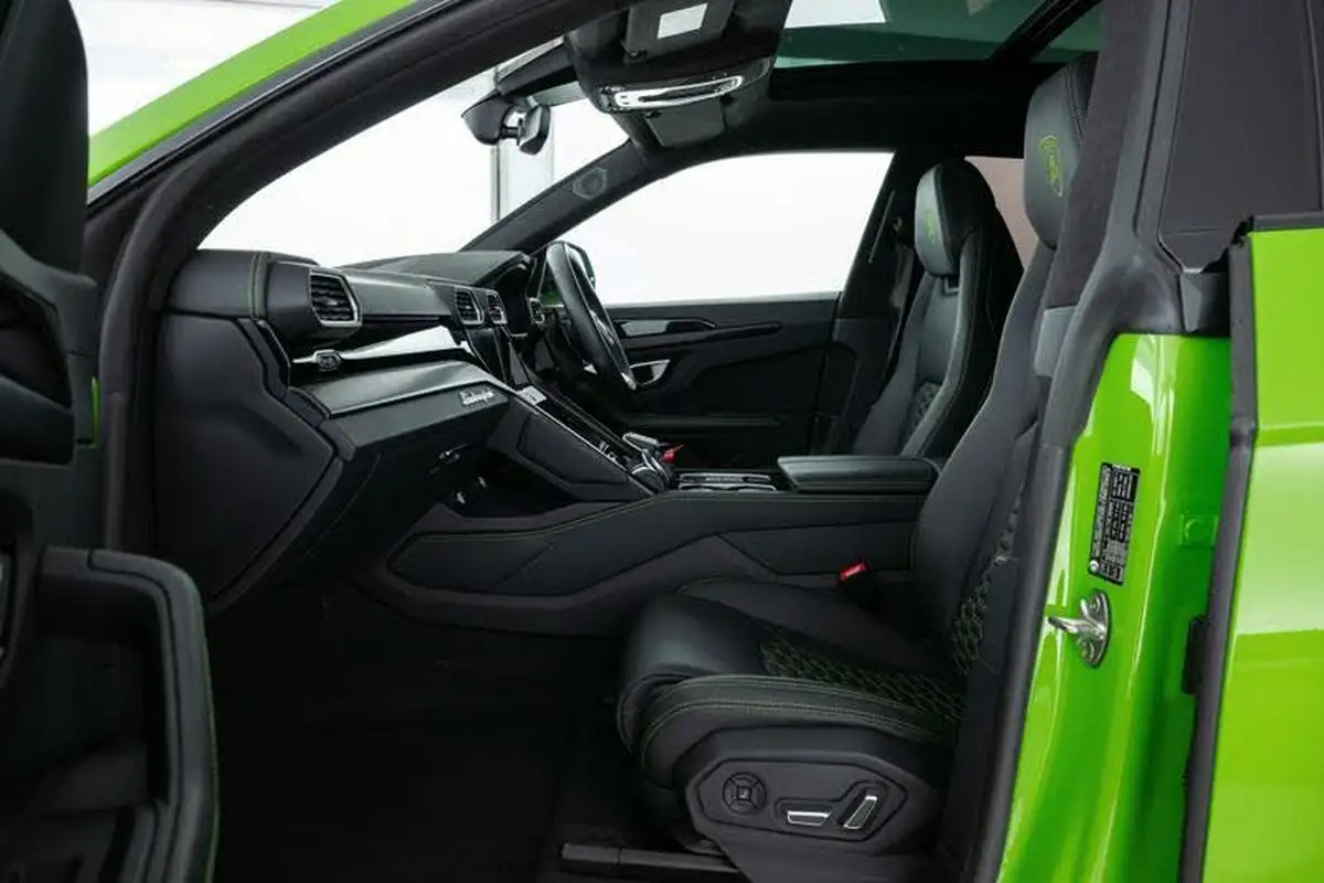 2023-lamborghini-urus-40-no-trim-big-5