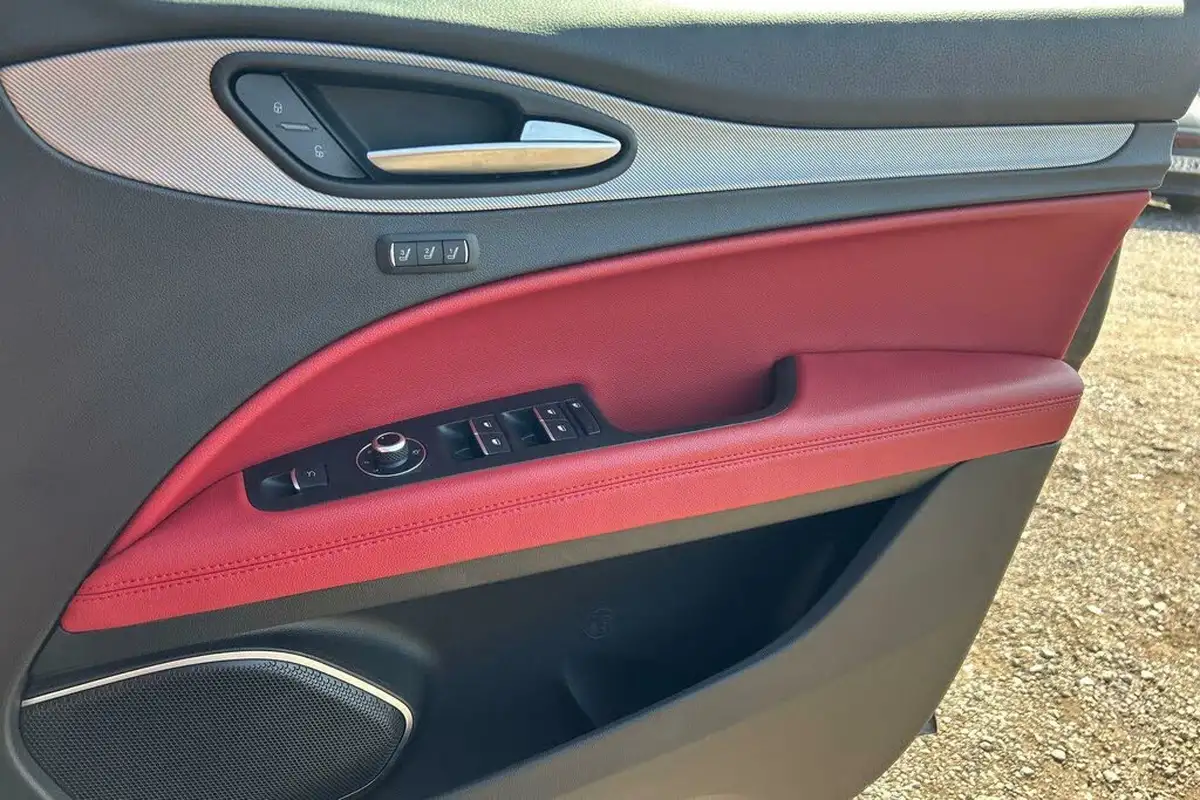 2021-alfa-romeo-stelvio-20-veloce-big-27