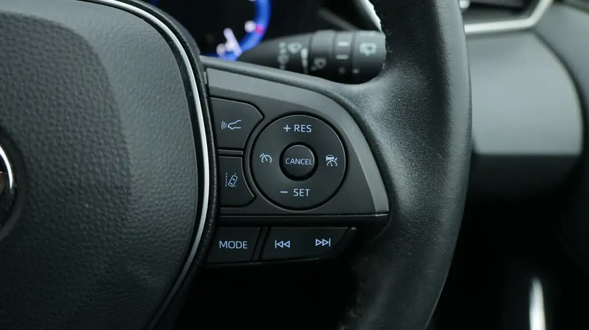 2021-toyota-corolla-18-vvt-i-icon-trk-hatchback-5d-big-26