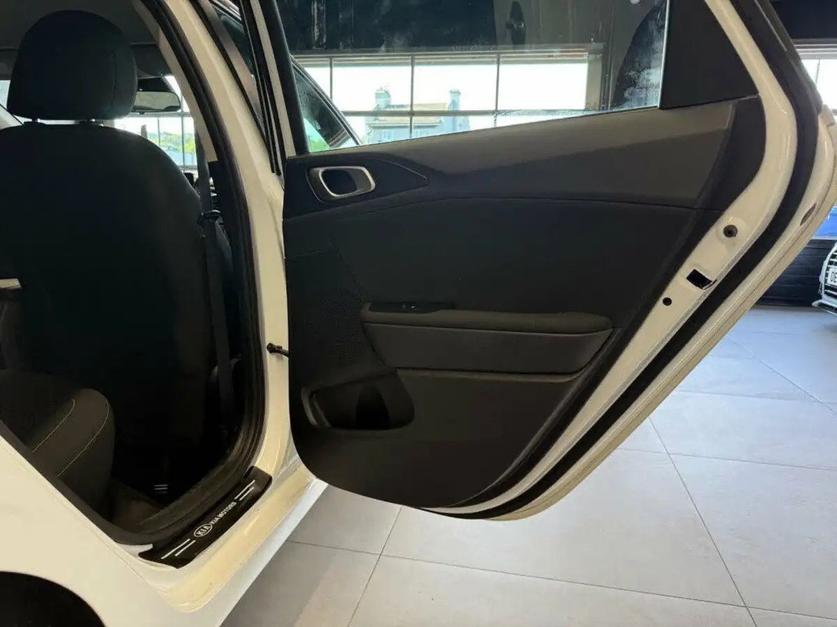 2019-kia-ceed-16crdi-2-eco-hatchback-big-17