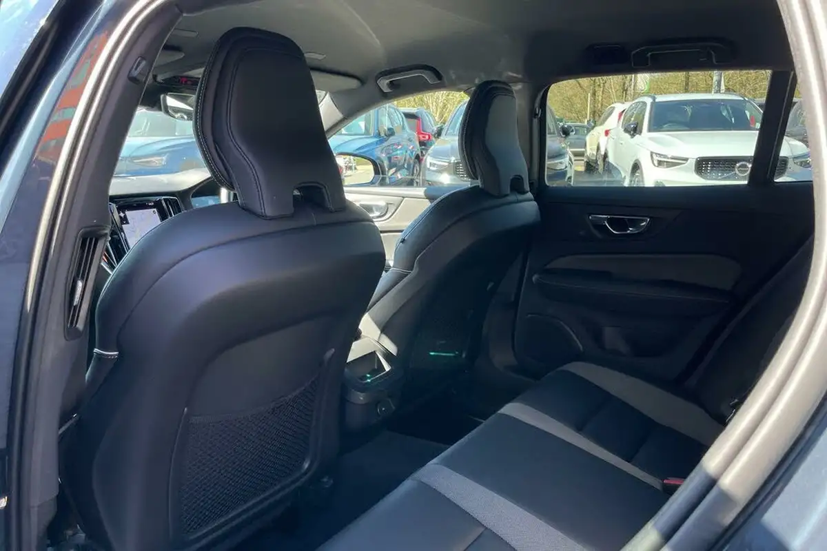 2021-volvo-v60-20-b4-r-design-big-29