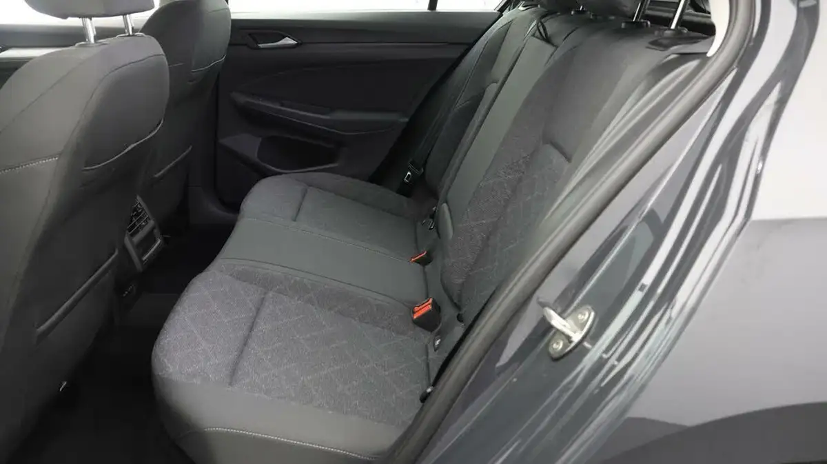 2022-volkswagen-golf-15-tsi-life-130ps-hatchback-big-15