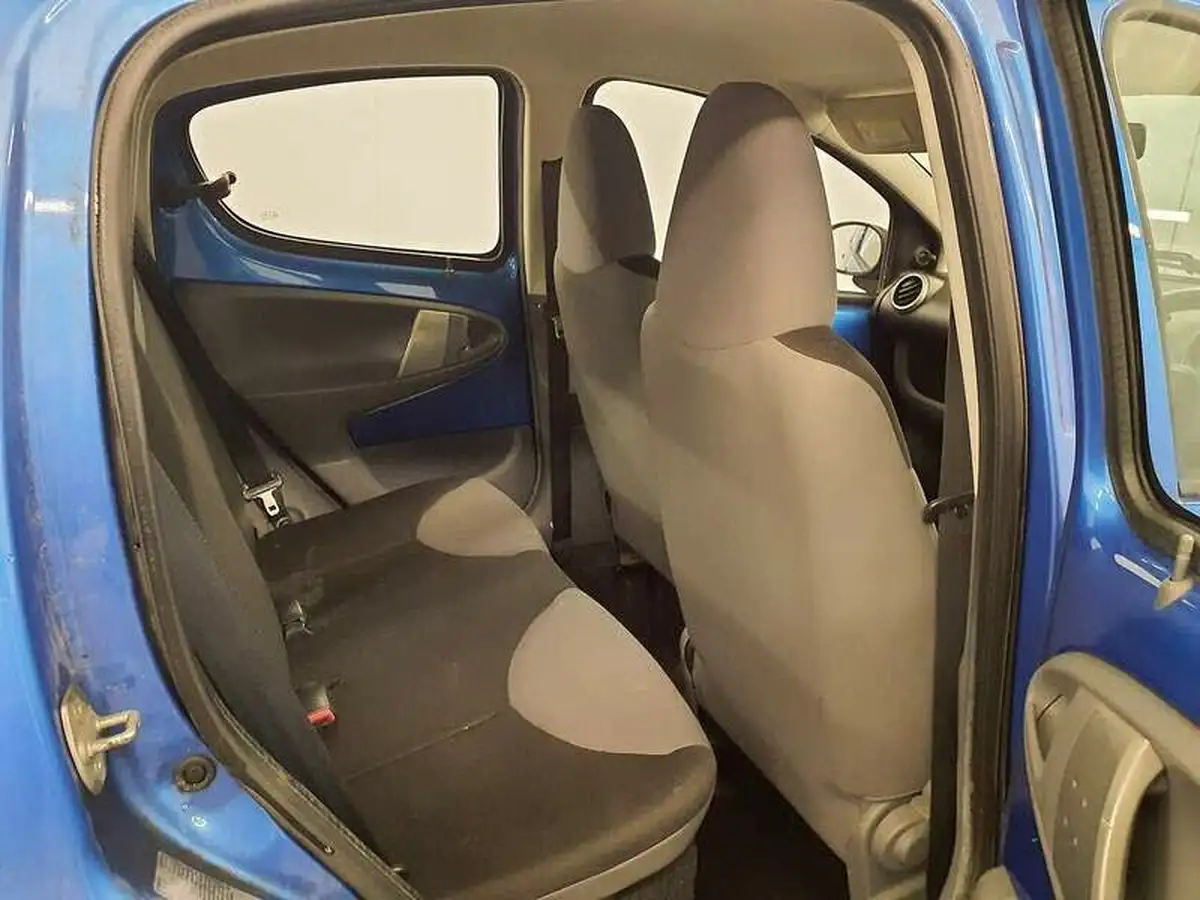 2011-citroen-c1-10-vt-68-5d-big-9
