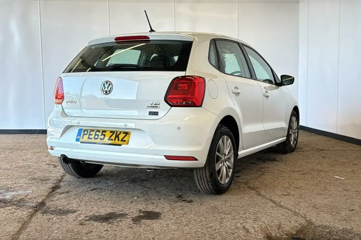 2015-volkswagen-polo-12-tsi-se-5d-big-3