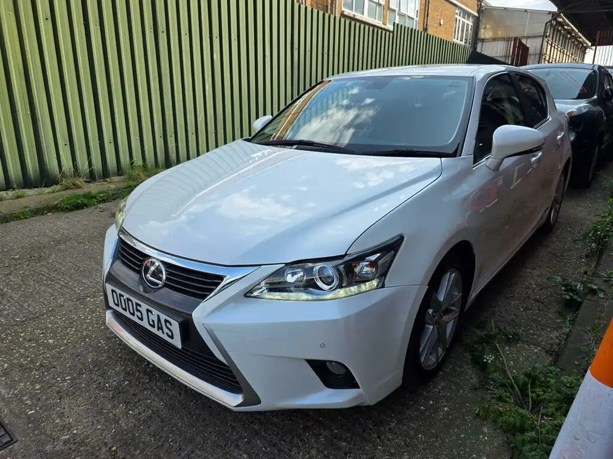 2015-lexus-ct-200h-18-advance-cvt-big-13