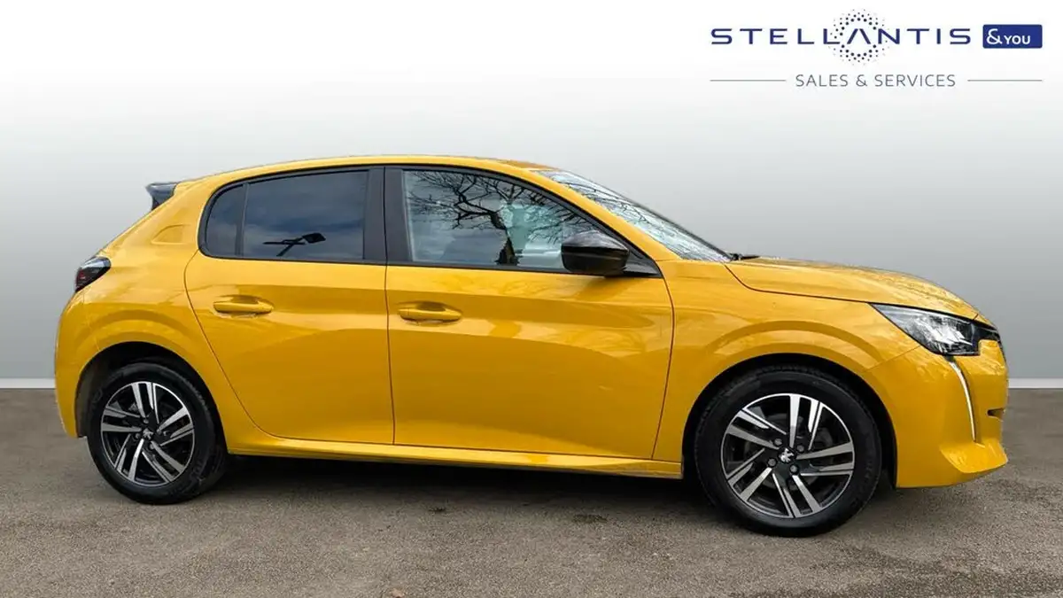 2023-peugeot-208-12-puretech-active-premium-100ps-eat8-big-1