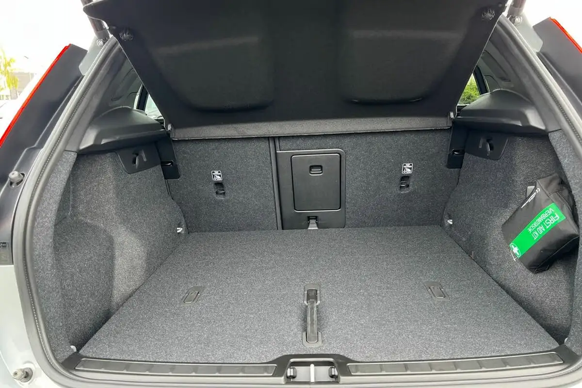 2024-volvo-xc40-20-b3-ultimate-big-7
