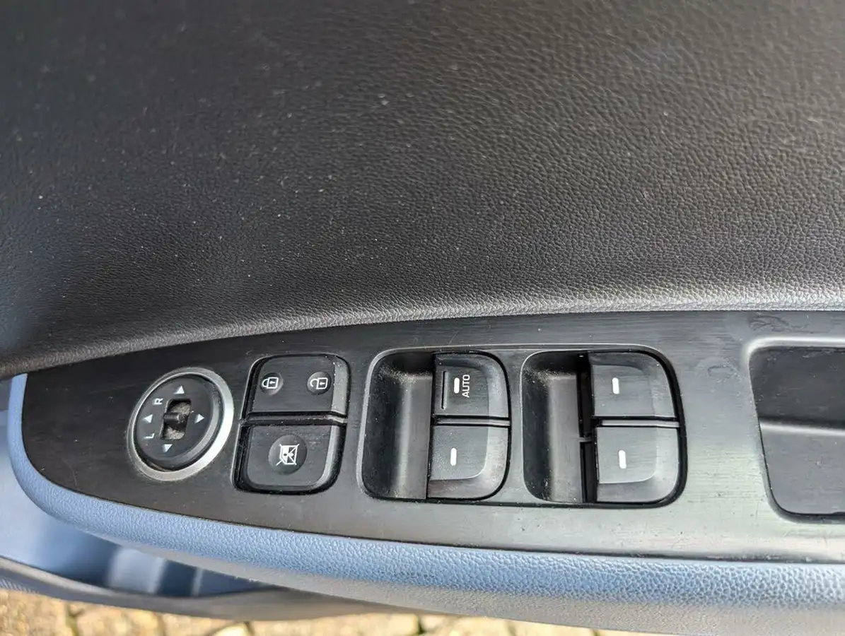 2016-hyundai-i10-12-premium-big-27