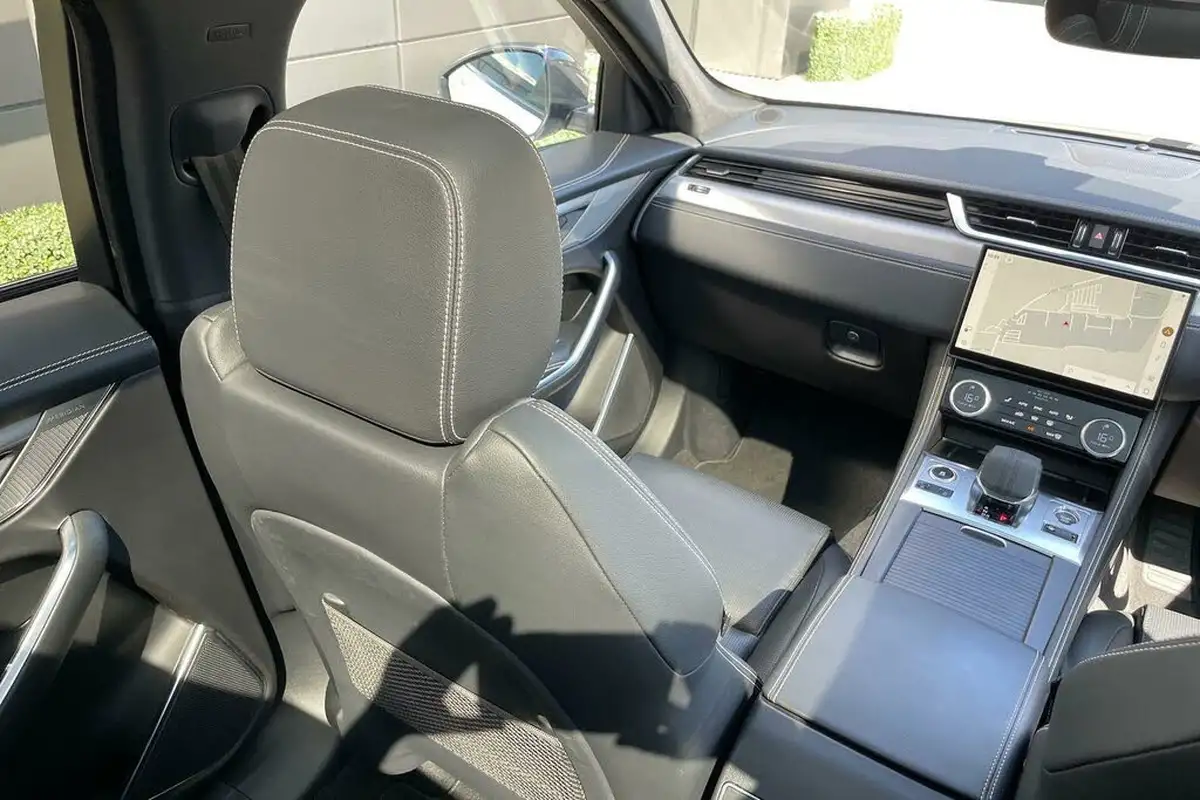 2023-jaguar-f-pace-20-d200-r-dynamic-se-black-big-36