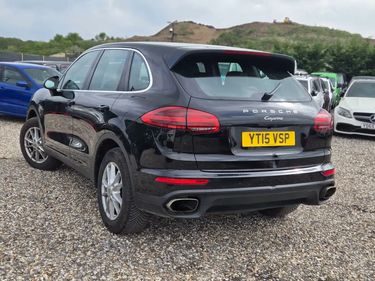 2015-porsche-cayenne-30td-big-14