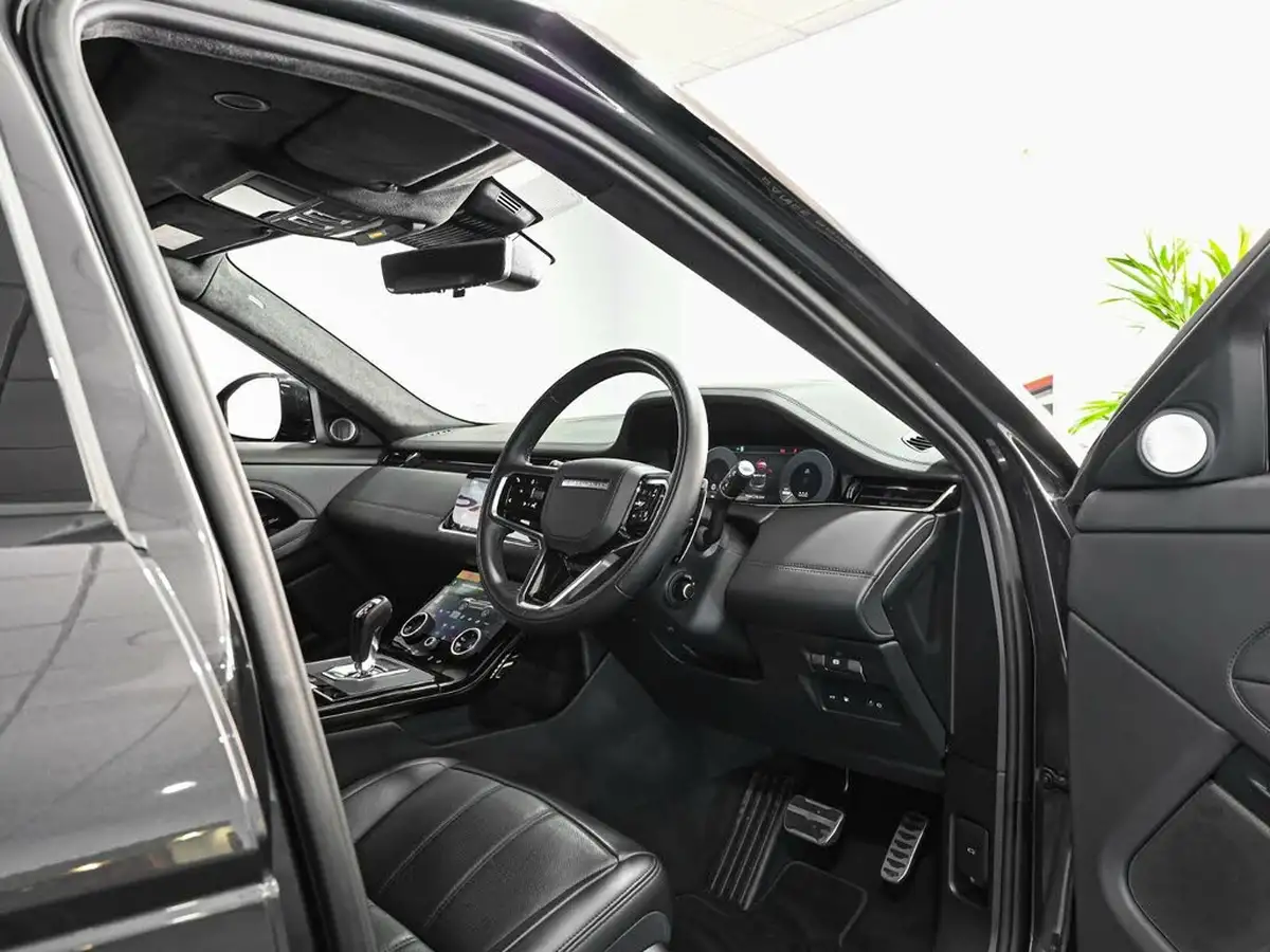 2023-land-rover-range-rover-evoque-15-p300e-autobiography-big-7