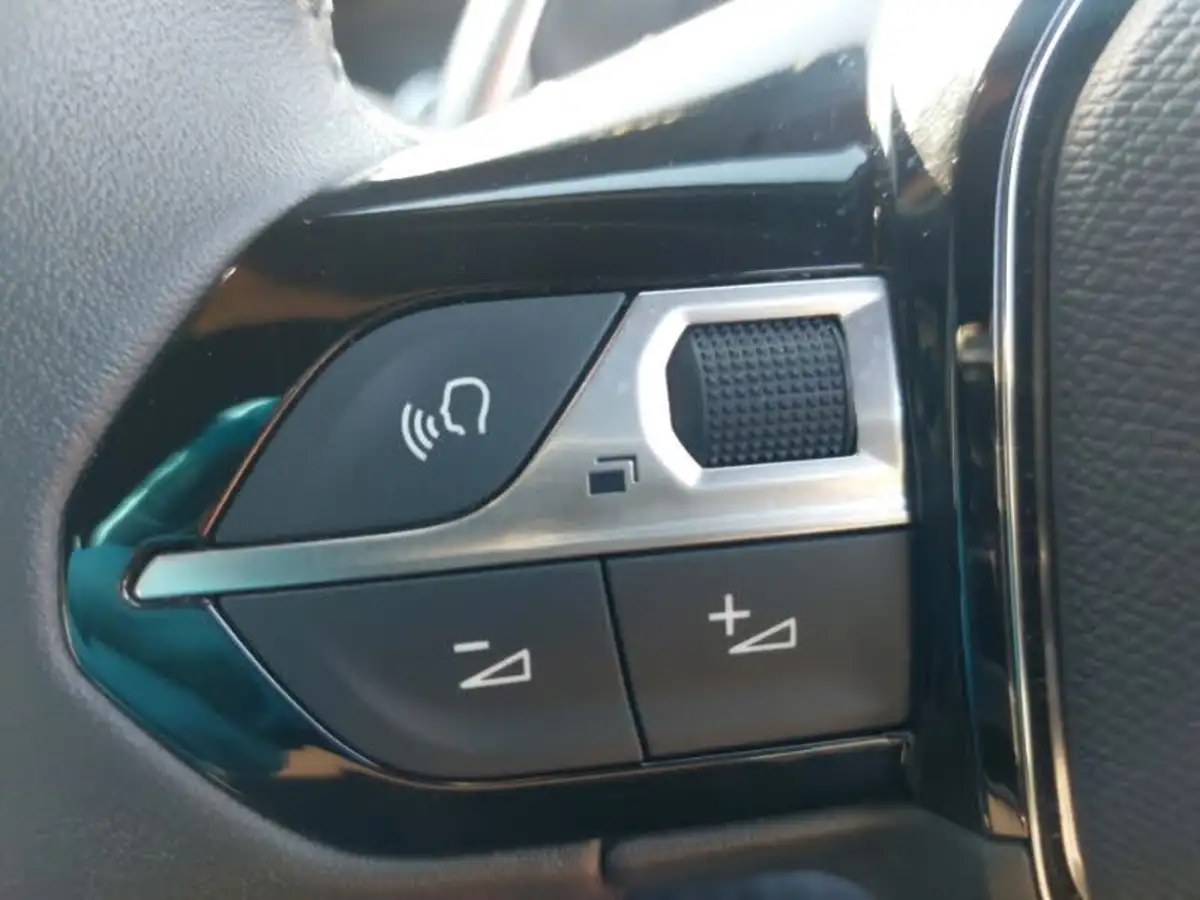 2024-peugeot-2008-suv-12-puretech-allure-130ps-eat8-big-14