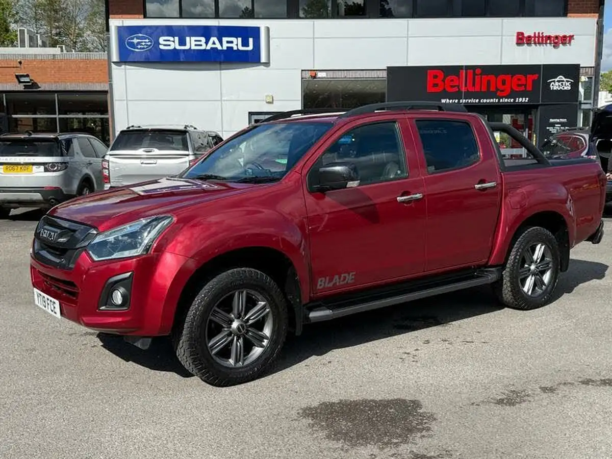 2019-isuzu-d-max-19td-blade-auto-big-0