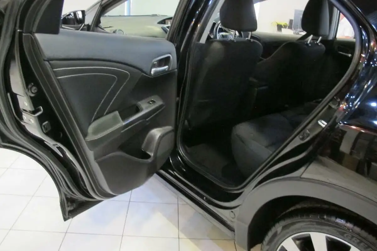 2016-honda-civic-14-i-vtec-se-plus-navi-big-31