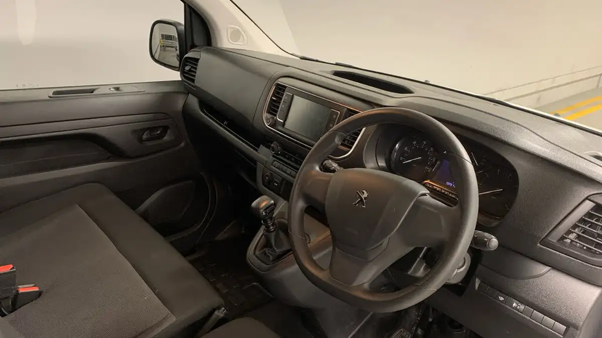 2023-peugeot-expert-20-bluehdi-professional-premium-long-1400-big-10