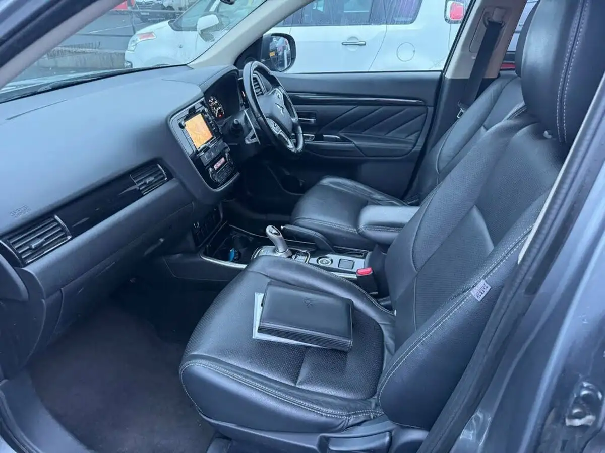 2017-mitsubishi-outlander-20-kotu-phev-leather5st-big-9