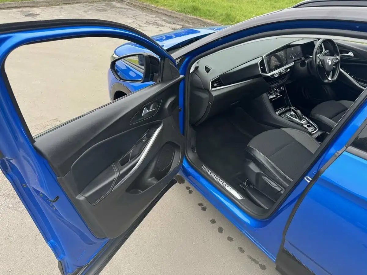 2022-vauxhall-grandland-15td-sri-big-24