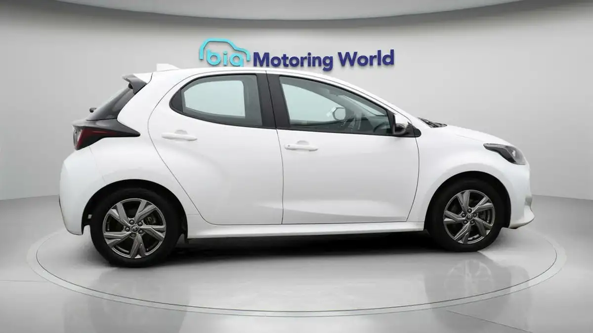 2024-toyota-yaris-15-vvt-i-icon-big-8