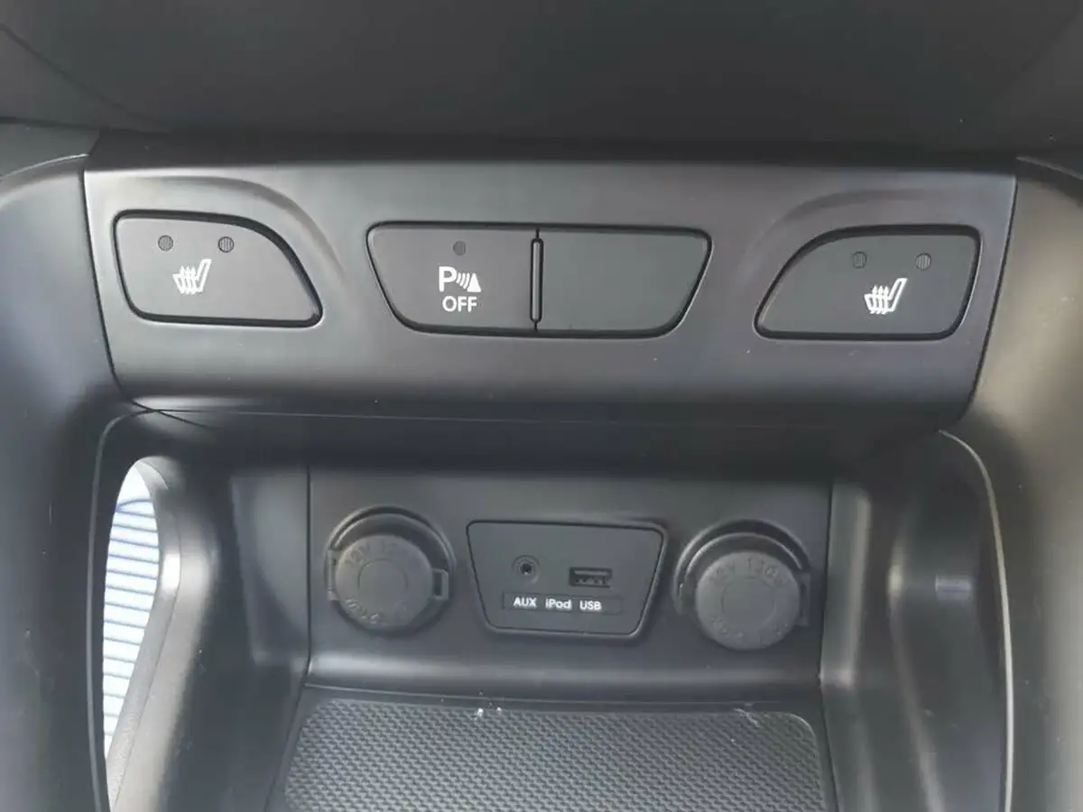 2012-hyundai-ix35-20td-premium-4wd-big-21