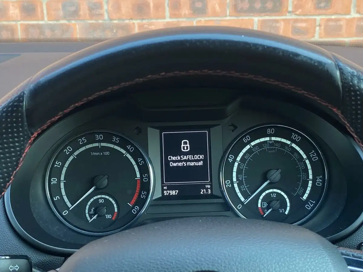 2015-skoda-octavia-20tdi-vrs-hatchback-big-44