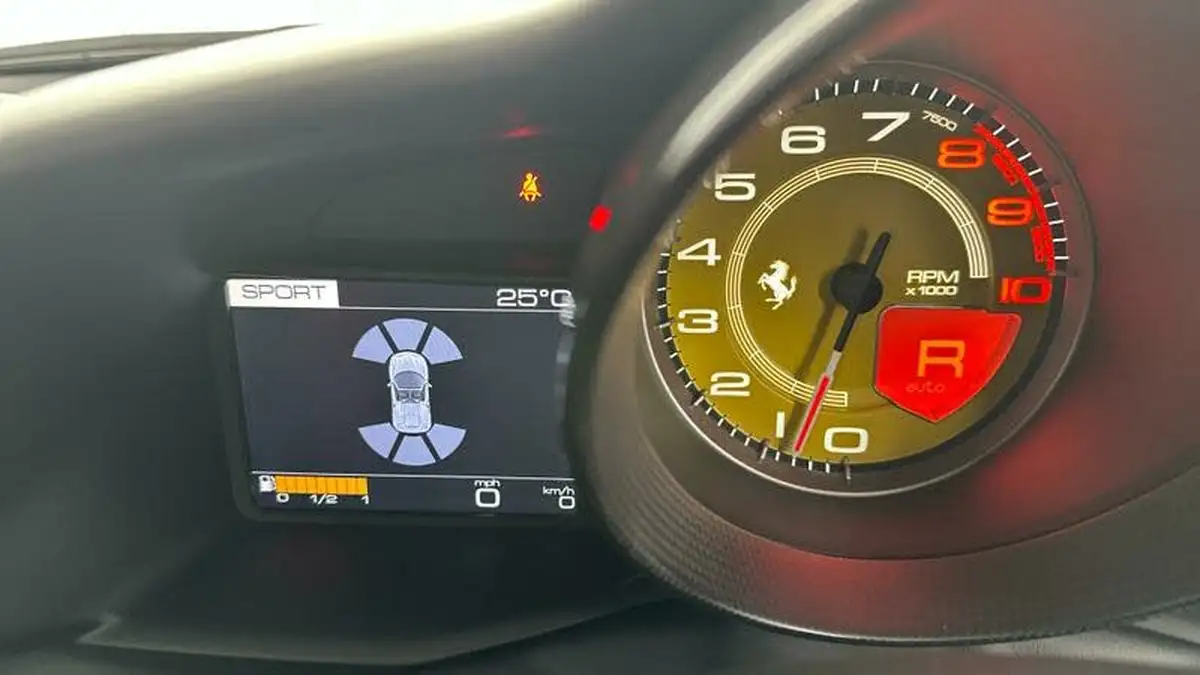 2017-ferrari-488-39-488-spider-big-34