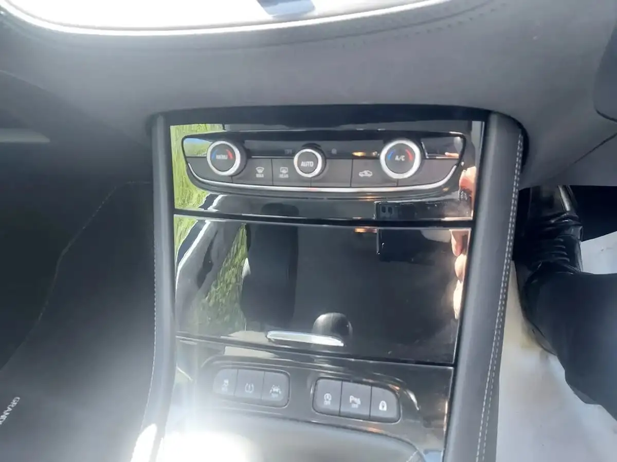 2021-vauxhall-grandland-x-12-griffin-big-17
