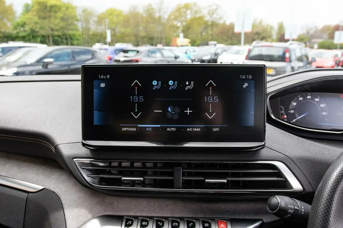 2022-peugeot-3008-suv-15-bluehdi-gt-big-23