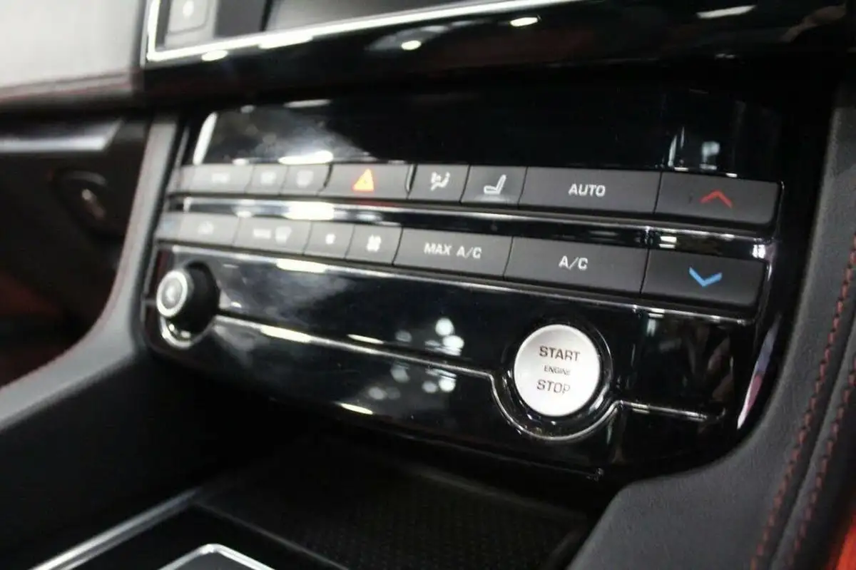2016-jaguar-f-pace-20-i4d-r-sport-awd-auto-big-33