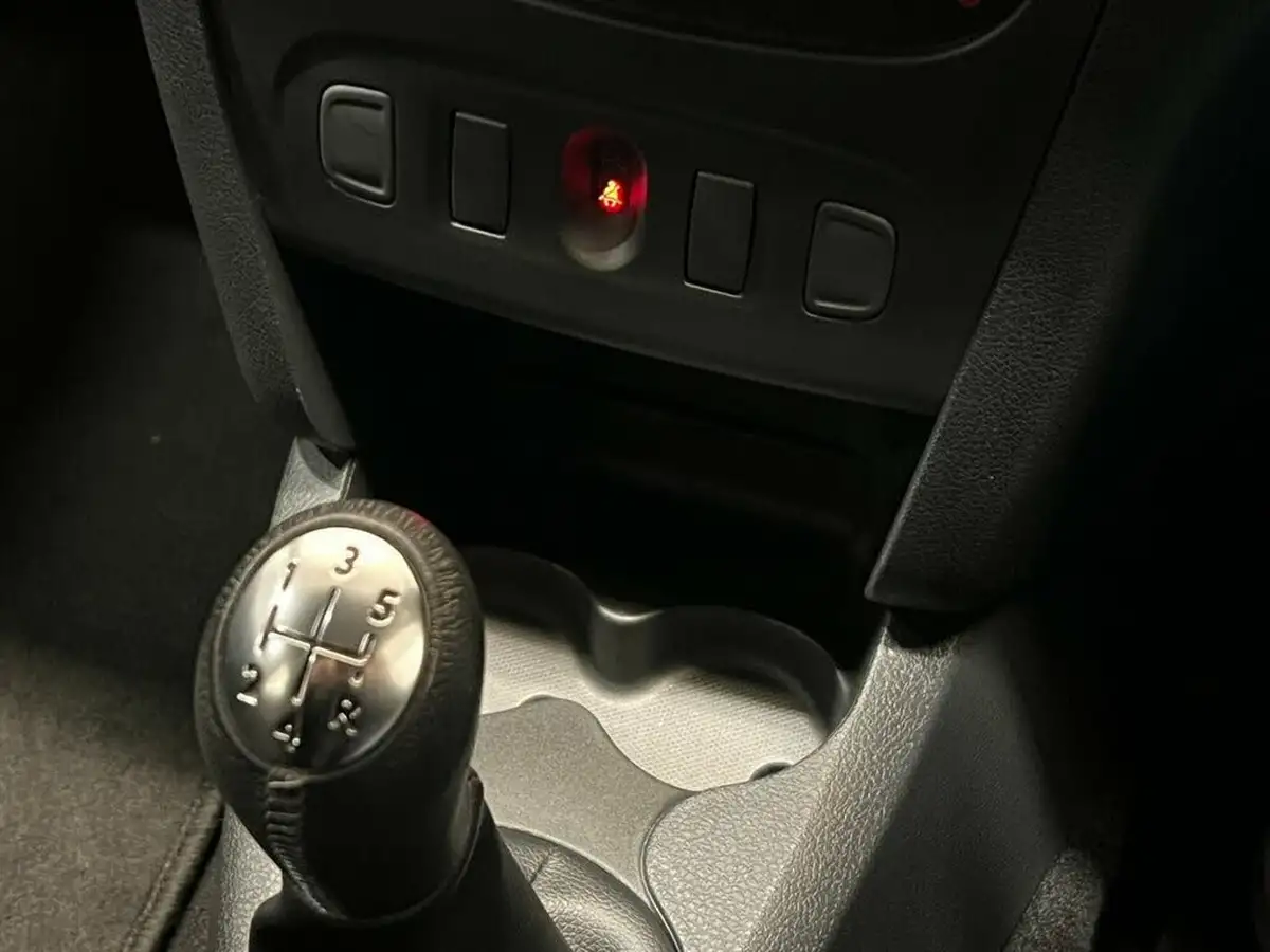 2020-dacia-sandero-10-sce-essential-big-18