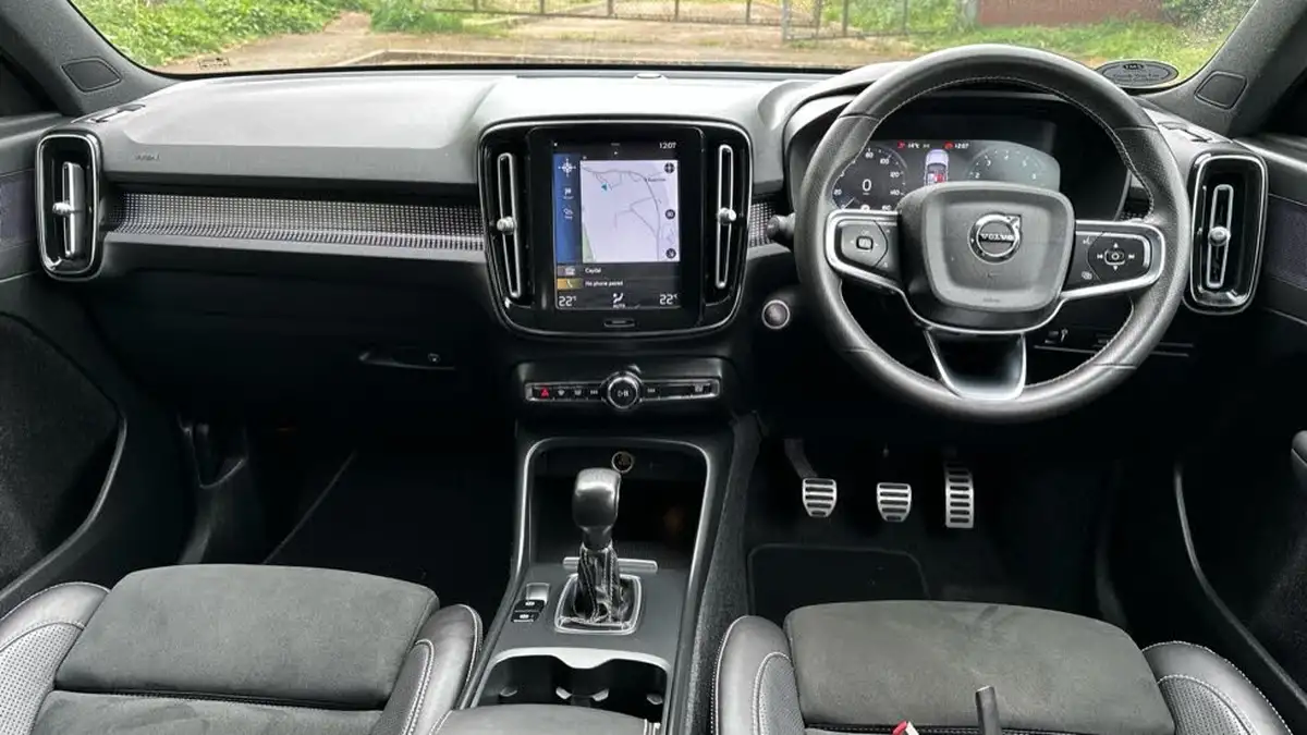 2020-volvo-xc40-15-t3-r-design-big-4