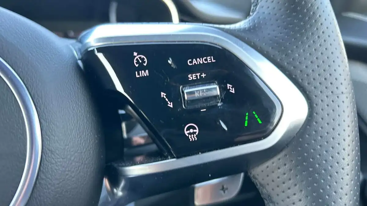 2022-jaguar-f-pace-20-d200-r-dynamic-s-big-32
