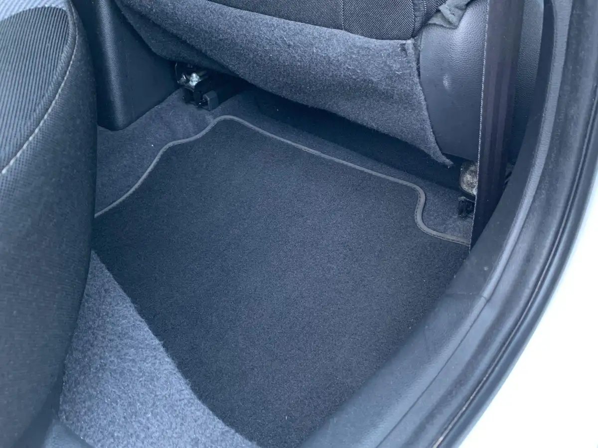 2017-hyundai-i20-12-se-hatchback-5d-big-25