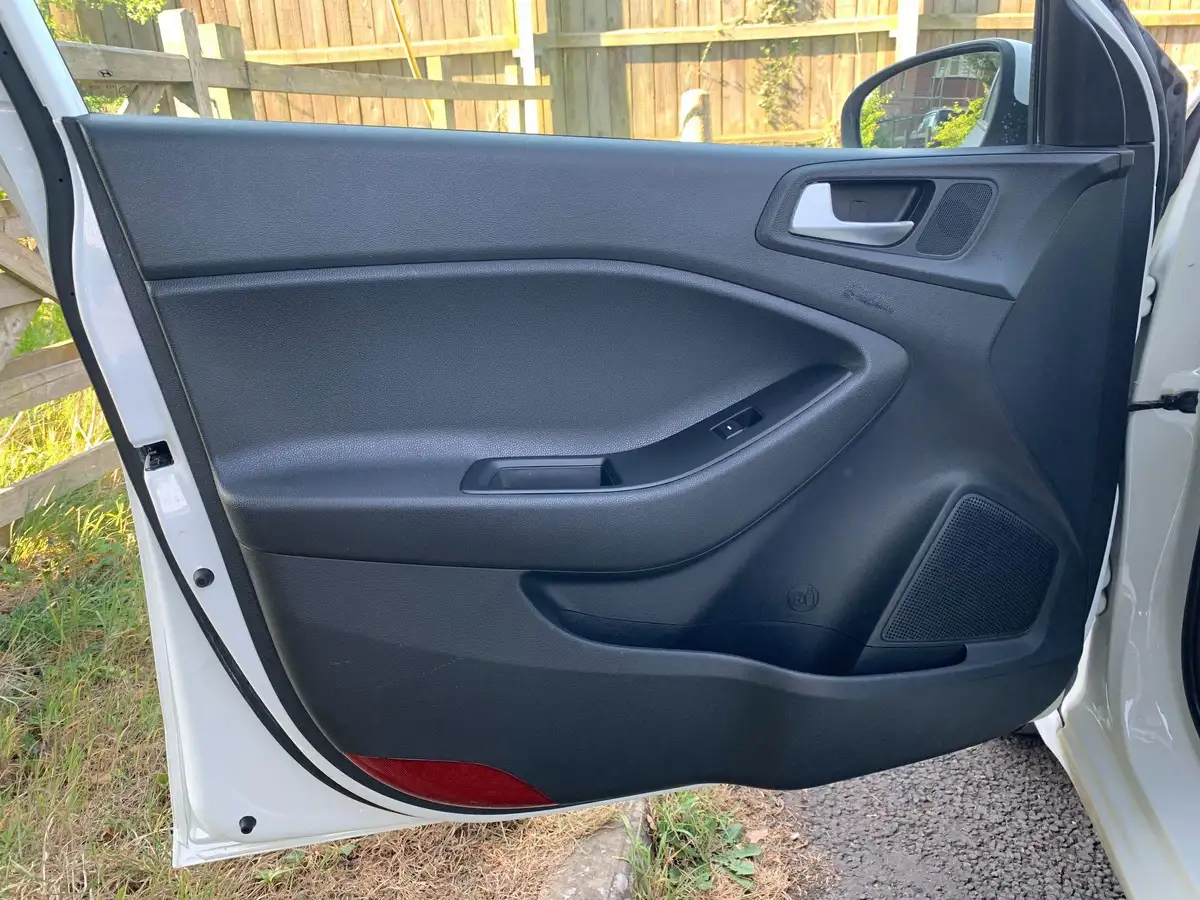 2017-hyundai-i20-12-se-hatchback-5d-big-49