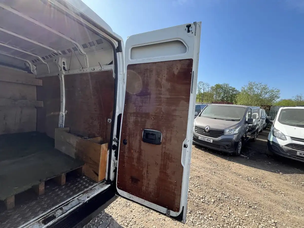 2020-citroen-relay-22bluehdi-35-l2h2-enterprise-big-12