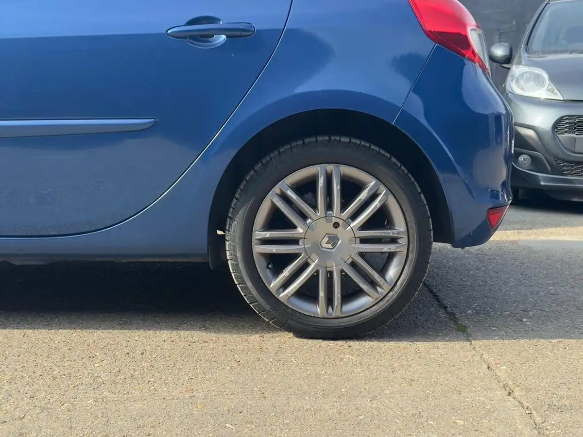 2011-renault-clio-16-dynamique-tom-tom-vvt-hatchback-5d-auto-big-45