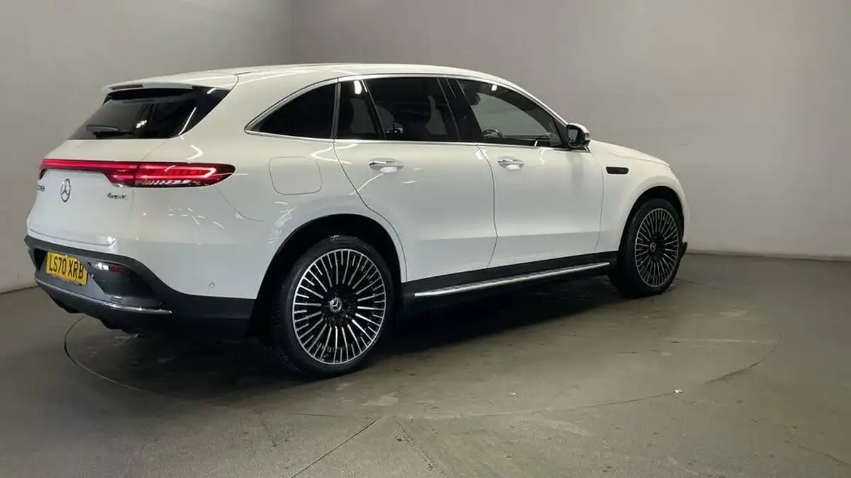 2020-mercedes-benz-eqc-big-7