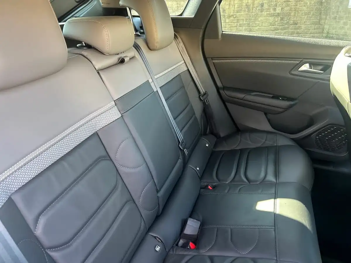 2023-citroen-c5-x-12-puretech-shine-big-35