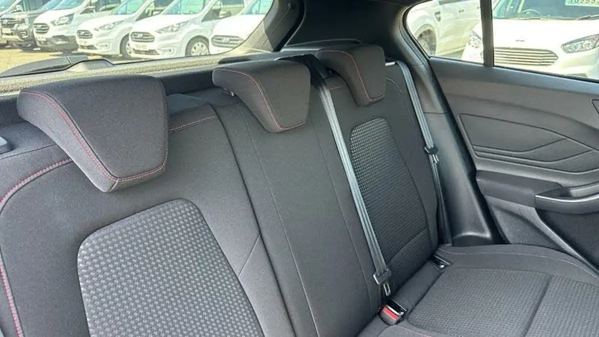 2024-ford-focus-10t-st-line-125ps-hatchback-big-29