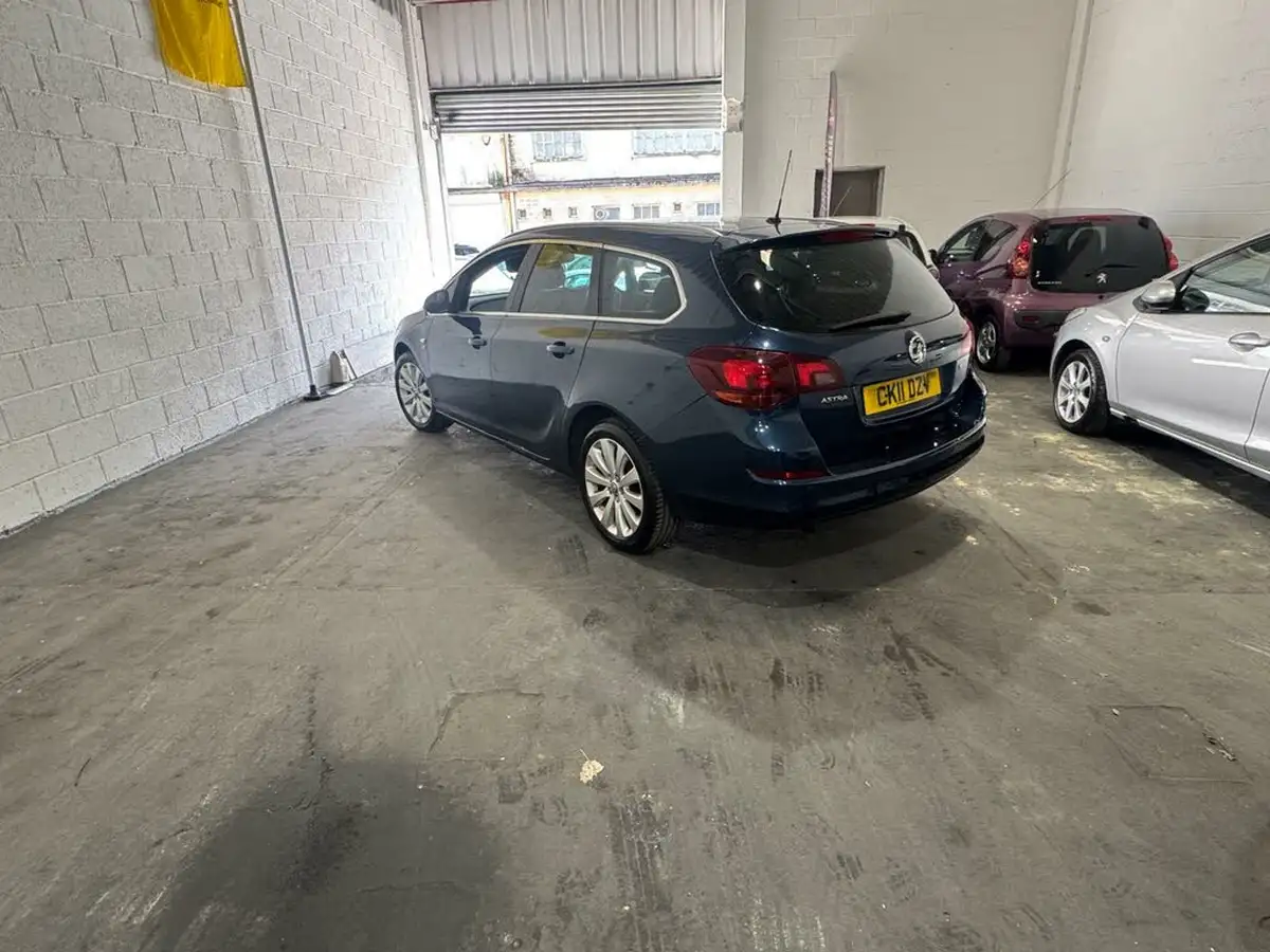 2011-vauxhall-astra-16-se-16v-vvt-115ps-estate-big-6