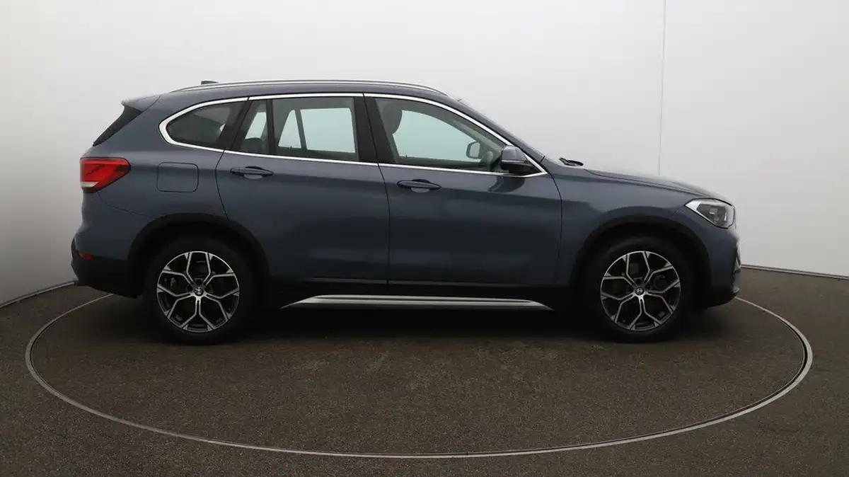 2022-bmw-x1-20-sdrive20i-xline-big-40